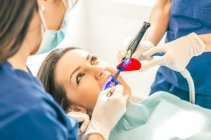 Прием стоматолога, постановка пломбы